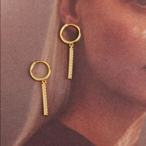 🌟Insta gold plated sterling silver bar earrings - Picture 4 of 6